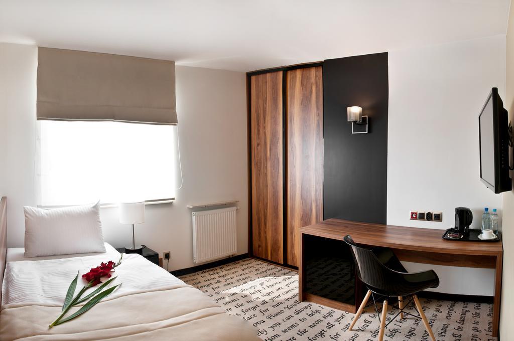 Hotel Piano Lublin Quarto foto